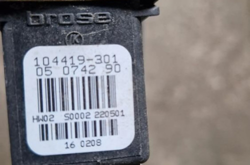 SKODA OCTAVIA I PODNOŚNIK ELEKTRYCZNY  1U4839401C