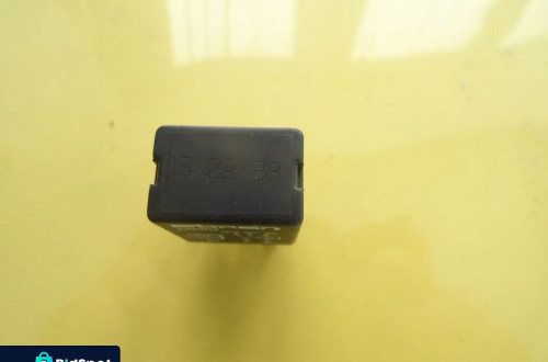 PRZEKAŹNIK PEUGEOT / CITROEN wielofunkcyjny czarny przekaźnik Bitron 12V PSA 232303 NR447