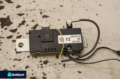 WZMACNIACZ ANTENY 13241372 OPEL INSIGNIA A SEDAN