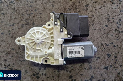 VOLKSWAGEN GOLF VI SILNICZEK PODNOSZENIA SZYB LEWY TYŁ 1K0959703AG