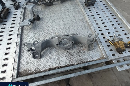 audi a4 b7 lapa podpora wspornik skrzyni biegow poduszka 8l0399263aq