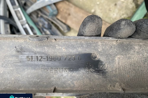 bmw e36 sedan listwa zderzaka lewy tyl tylna lewa 1960723