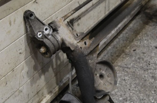 BELKA ZAWIESZENIA TYŁ TYLNA VW PASSAT B5 SEDAN