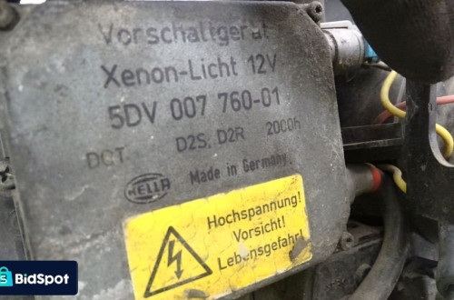 LAMPA PRAWA PRZEDNIA VOLKSWAGEN PASSAT B5 XENON