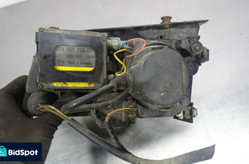 LAMPA PRAWA PRZEDNIA VOLKSWAGEN PASSAT B5 XENON