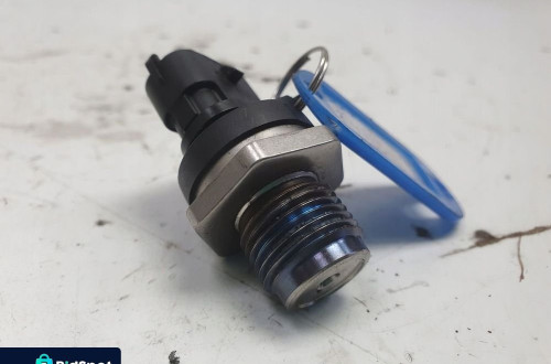 Volvo S60 I V70 II 2.4 D5 CZUJNIK CIŚNIENIA PALIWA 0281002707