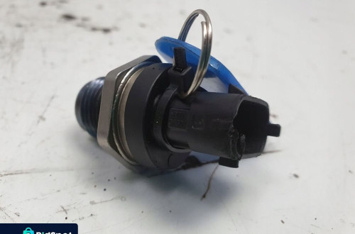 Volvo S60 I V70 II 2.4 D5 CZUJNIK CIŚNIENIA PALIWA 0281002707