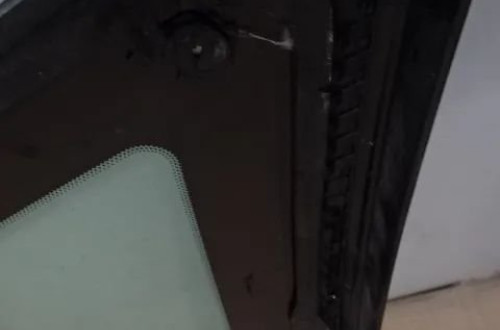 SZYBA KAROSERYJNA LEWY TYŁ FORD FIESTA V HB 5D NR567