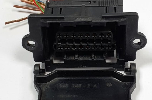 GNIAZDO DIAGNOSTYCZNE OBD2 MERCEDES SL R230