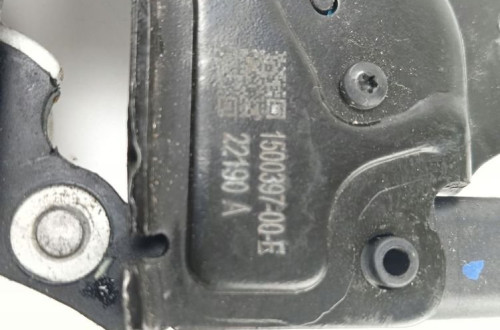 ZAMEK RYGIEL MASKI SIŁOWNIK TESLA MODEL Y (2019-) 1500397-00-E