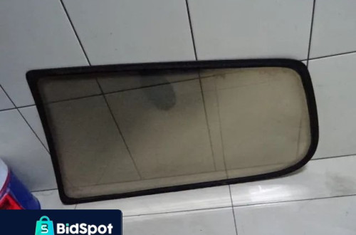 SZYBA BOCZNA PRAWY TYŁ VW POLO III LIFT 3D HB NR186