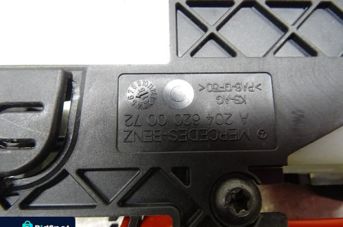 MERCEDES W212 LIFT 09-16 2.2CDI SEDAN SIŁOWNIK KLAPKI WLEWU A2048200072