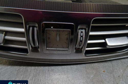 MERCEDES W212 LIFT 09-16 2.2CDI SEDAN DEKOR ŚRODKOWY LISTWA KRATKI