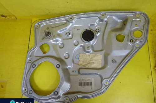 PODNOŚNIK SZYB PRAWY TYŁ FIAT STILO 0046781348 / 00467813480 MECHANIZM MANUALNY NR59