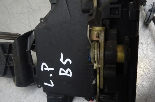 VW PASSAT B5 SEDAN 1.6 B ZAMEK DRZWI PRAWY PRZÓD LUB PRAWY TYŁ