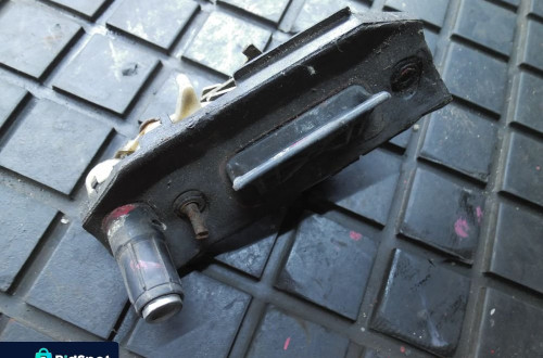 KLAMKA KLAPY BAGAŻNIKA MERCEDES VITO I W638