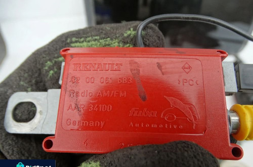 WZMACNIACZ ANTENY RENAULT ESPACE IV 8200061683 F-VAT