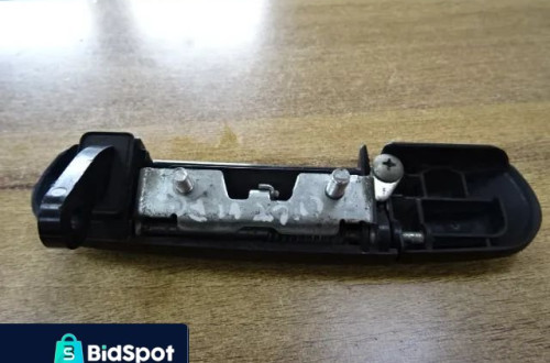 KLAMKA KLAPY BAGAŻNIKA MITSUBISHI COLT VI LIFT NR5