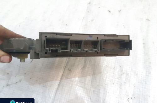 AUDI A4 B7 B6 SILNICZEK SZYBY PRAWY TYL 8E0959802E