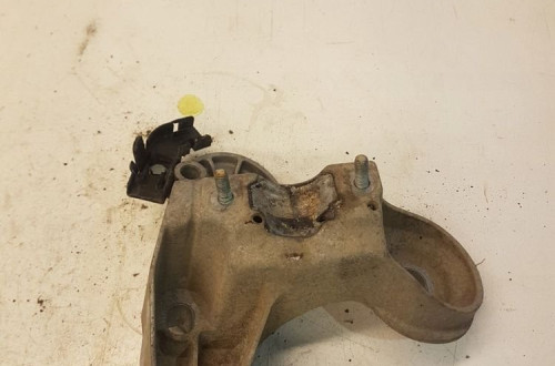 ŁAPA PODUSZKI SILNIKA PRAWA AUDI A4 B7 8E0199352F