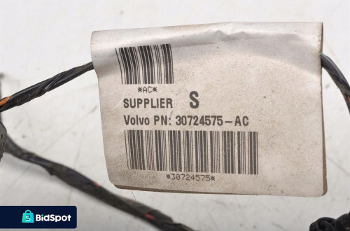 VOLVO C30 WIĄZKA TABLICY REJESTRACYJNEJ 30724575AC
