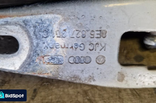 AUDI A4 B6 SEDAN ZAWIASY KLAPY TYŁ