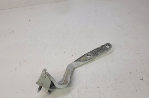 ZAWIAS KLAPY PRAWY TYŁ AUDI A1 8X 8X3827300A