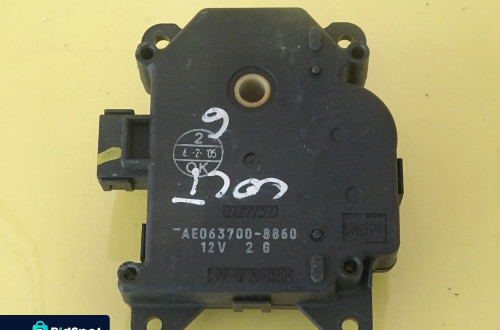 SILNICZEK NAWIEWU NAGRZEWNICY MITSUBISHI COLT 6 AE063700-8860 NR460