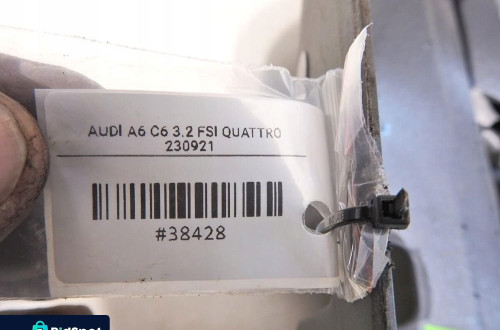 TAPICERKA DRZWI PRAWY TYŁ AUDI A6 C6 4F0867306