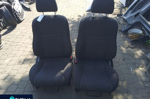 KOMPLET FOTELI PRZEDNICH TOYOTA AVENSIS T25