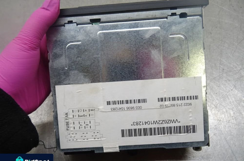 VW PASSAT B5 KOMBI 1.6B 96-00 RADIO RADIOODTWARZACZ