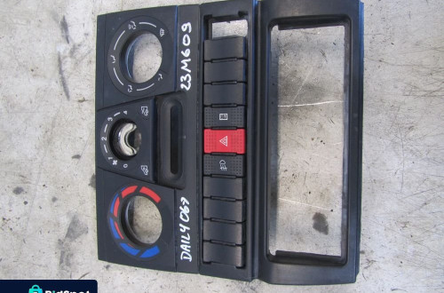 iveco daily 06->obudowa panela środkowego