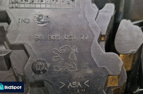 znaczek zderzaka emblemat peugeot 308 9680505177