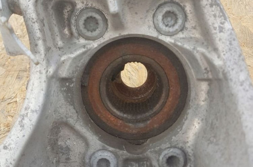 ZWROTNICA PIASTA LEWY TYŁ AUDI Q5 SQ5 8R0505435A