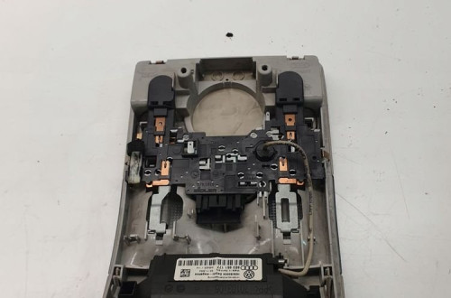 LAMPKA OŚWIETLENIE KABINY AUDI A4 B6 B7 8E0947135A