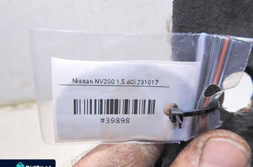 WYGŁUSZENIE MASKI NISSAN NV200