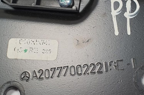 ZAMEK RYGIEL DACHU PRAWY PRZÓD MERCEDES W207