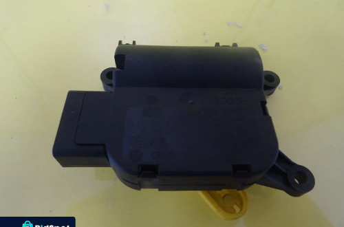 SILNICZEK NAWIEWU NAGRZEWNICY VW 0132801329 NR96