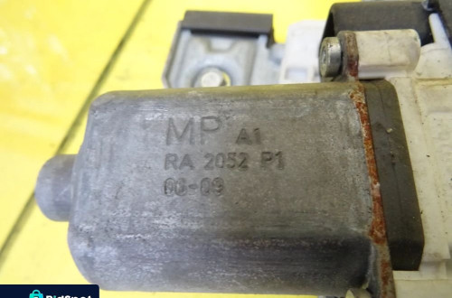 PODNOŚNIK SZYB PRAWY PRZÓD MITSUBISHI COLT VI 3D 0130022207 NR224