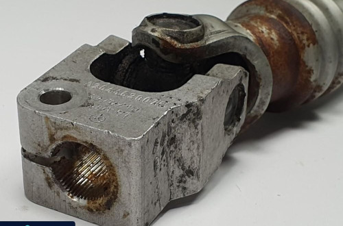 KRZYŻAK DRĄŻEK KOLUMNY MERCEDES W207 A2044620076