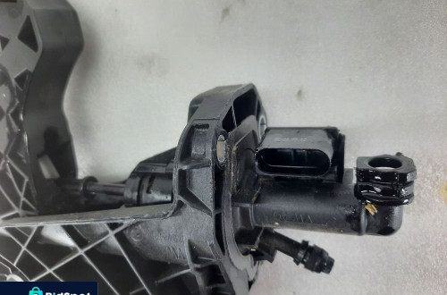 AUDI A3 GOLF PASSAT PEDAŁ SPRZĘGŁA WYPRZĘGLIK