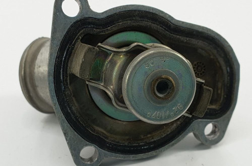 TERMOSTAT OBUDOWA OPEL ASTRA III H 1.4 12992692