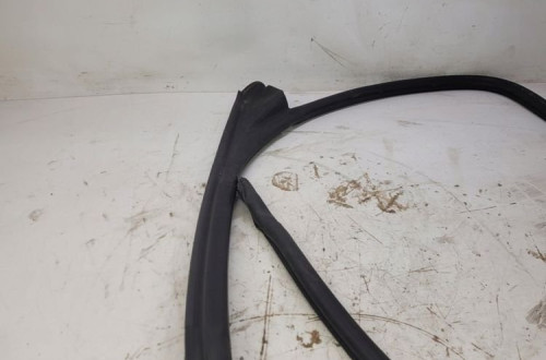 USZCZELKA DRZWI PRAWA AUDI A4 B6 CABRIO 8H0831708