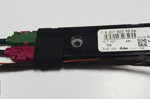 WZMACNIACZ ANTENY MERCEDES W207 A2078201089