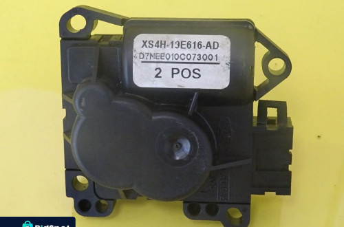 SILNICZEK NAWIEWU NAGRZEWNICY FORD FOCUS MK1 XS4H-19E616-AD NR163