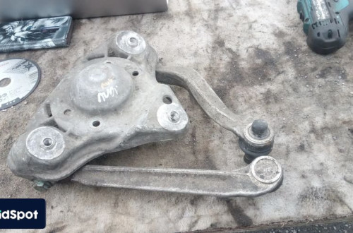 audi vw passat mocowanie amortyzatora wahacz przod 8d0412383e