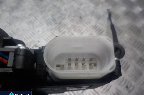 SKODA OCTAVIA II LIFT ZAMEK DRZWI LEWY PRZÓD 3D1837015AD