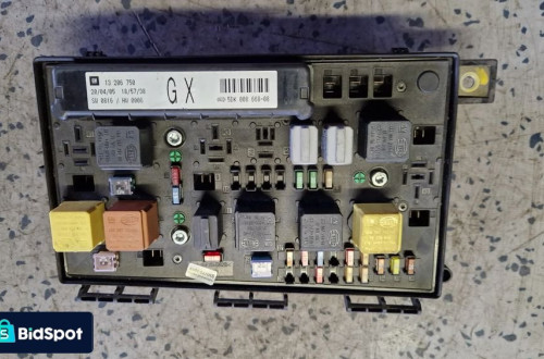 OPEL ASTRA H 1.6 16V SKRZYNKA BEZPIECZNIKÓW 13206750 GX