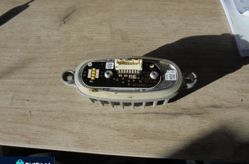 SKODA OCTAVIA III LIFT MODUŁ LED 147300068