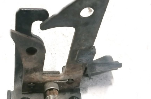 MERCEDES E W212 11r ZAMEK RYGIEL MASKI